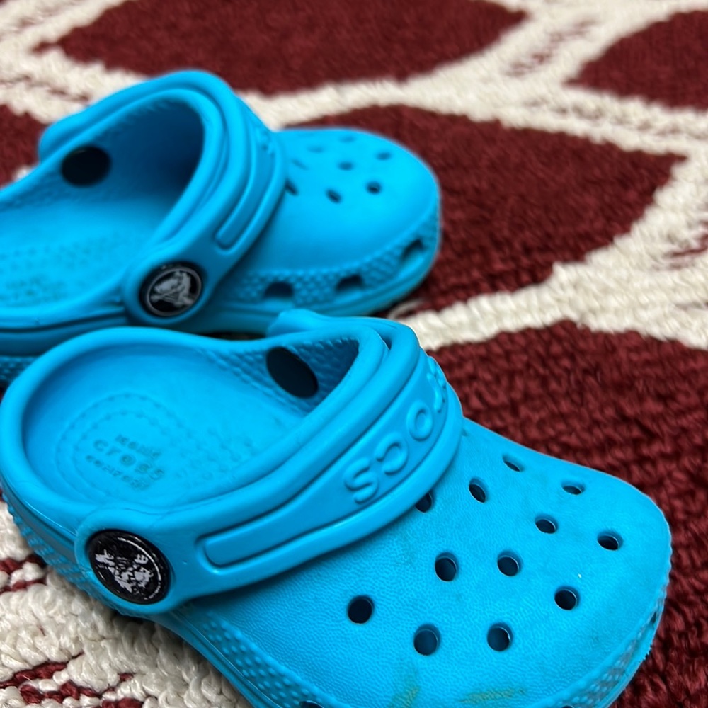 Toddler crocs size 4